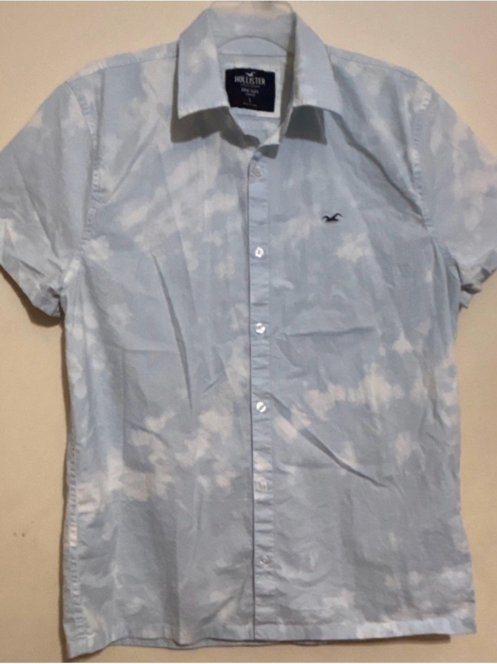 Hollister Men’s Light Blue Cloud Print Short Sleeve Button-Down Shirt